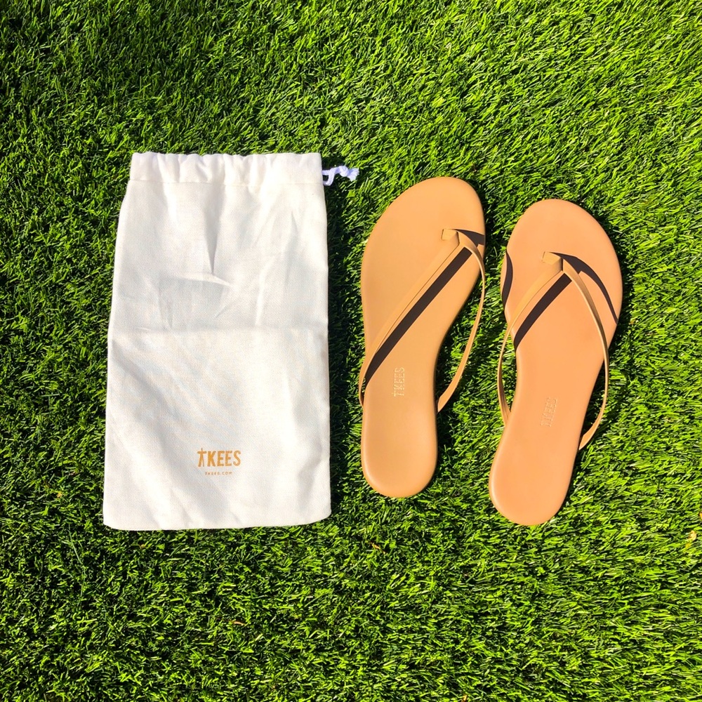 Must Have!! Beautiful Like New Tkees Sandals!!!